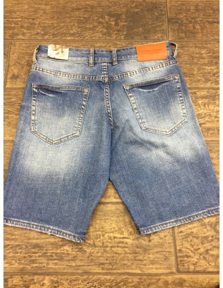 Men's denim blue shorts with white shade and cuts